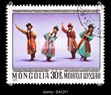 Briefmarke aus der Mongolei, die Darstellung eines westlichen Mongolei-Tanzes. Stockfoto