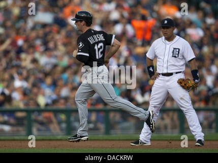 Detroit, Michigan, USA. 10. Juli 2013. 10. Juli 2013: Chicago White Sox Infielder Conor Gillaspie (12) kreist die Grundlagen nach der Kollision mit zweiten Inning Hauptdurchlauf während MLB Spielaktion zwischen den Chicago White Sox und die Detroit Tigers im Comerica Park in Detroit, Michigan. Die Tiger besiegte die White Sox 8-5. Bildnachweis: Csm/Alamy Live-Nachrichten Stockfoto