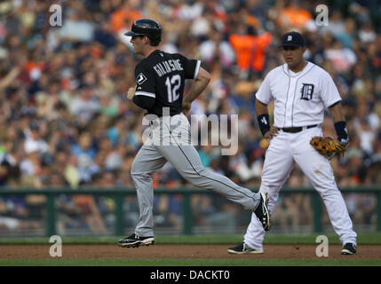 Detroit, Michigan, USA. 10. Juli 2013. 10. Juli 2013: Chicago White Sox Infielder Conor Gillaspie (12) kreist die Grundlagen nach der Kollision mit zweiten Inning Hauptdurchlauf während MLB Spielaktion zwischen den Chicago White Sox und die Detroit Tigers im Comerica Park in Detroit, Michigan. Die Tiger besiegte die White Sox 8-5. Bildnachweis: Csm/Alamy Live-Nachrichten Stockfoto