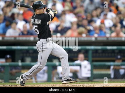 Detroit, Michigan, USA. 10. Juli 2013. 10. Juli 2013: Chicago White Sox zweiter Basisspieler Gordon Beckham (15) at bat während MLB Spielaktion zwischen den Chicago White Sox und die Detroit Tigers im Comerica Park in Detroit, Michigan. Die Tiger besiegte die White Sox 8-5. Bildnachweis: Csm/Alamy Live-Nachrichten Stockfoto