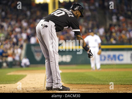 Detroit, Michigan, USA. 10. Juli 2013. 10. Juli 2013: Chicago White Sox Shortstop Alexei Ramirez (10) at bat während MLB Spielaktion zwischen den Chicago White Sox und die Detroit Tigers im Comerica Park in Detroit, Michigan. Die Tiger besiegte die White Sox 8-5. Bildnachweis: Csm/Alamy Live-Nachrichten Stockfoto