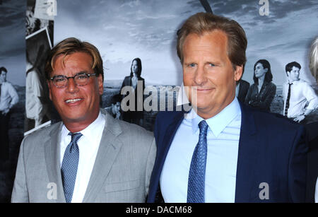 Los Angeles, Kalifornien, USA. 10. Juli 2013. Aaron Sorkin, Jeff Daniels, die Teilnahme an der Los Angeles Staffel 2 Premiere der HBO Serie ''' der Redaktion '' am 10. Juli 2013 in den Paramount Studios in Hollywood, Kalifornien statt. 2013. Credit: D. Long/Globe Photos/ZUMAPRESS.com/Alamy Live-Nachrichten Stockfoto