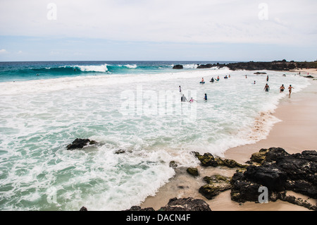 Strandurlauber in Kua Bay, Kekaha Kai Staatspark, Kona, Hawaii Stockfoto