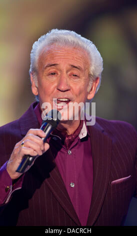 Britischer Folk-Sänger Tony Christie während der Proben von der ZDF-Show "Musik Fuer Sie führt" (Musik) in Magdeburg, Deutschland, 9. Dezember 2011. Die Sendung wird am deutschen Fernsehen Programm MDR (Mitte des deutschen Rundfunk). Foto: Jens Wolf Stockfoto