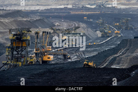 Die Kohleschicht der Braunkohle Tagebau mir der Stromversorger Vattenfall in Welzow, Deutschland, 15. Dezember 2011 abgebildet ist. Foto: Patrick Pleul Stockfoto