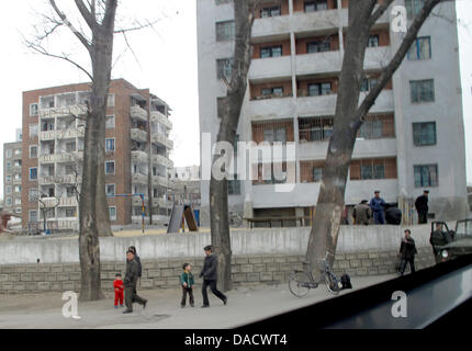 Datei - eine Archiv Bild vom 2. April 2011 zeigt ein Wohngebiet in Pjöngjang, Republik Korea.  Nach dem Tod des nordkoreanischen Führer Kim Jong-il Pyongyang beschrieben sein Sohn Kim Jong-un als "große Nachfolger" und forderte Nordkoreaner hinter ihm, Nordkoreas staatliche Nachrichtenagentur KCNA, vereinen berichtete am 19. Dezember 2011. Foto: Ulrike John Stockfoto