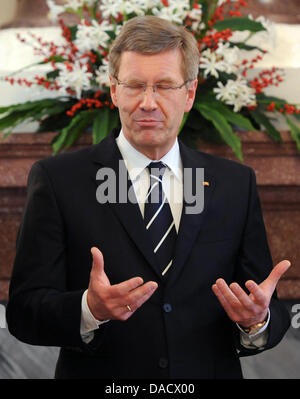 Bundespräsident Christian Wulff spricht nach der Übergabe die Ernennung und Entlassung Papiere für Richter von der deutschen Bundesrepublik konstitutionelle Courtat Schloss Bellevue in Berlin, Deutschland, 19. Dezember 2011. Foto: BRITTA PEDERSEN Stockfoto