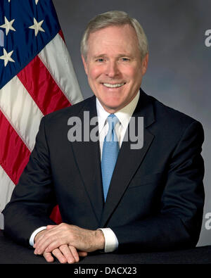 Ray Mabus ist der 75. United States Secretary Of The Navy. Als Sekretär er führt Amerikas Navy und Marine Corps und ist verantwortlich für ein Jahresbudget von mehr als $ 150 Milliarden und fast 900.000 Menschen. Der Secretary Of The Navy ist verantwortlich für die Durchführung aller Angelegenheiten der Abteilung der Marine, einschließlich der Rekrutierung, Organisation, Versorgung, Ausrüstung, Ausbildung und mobi Stockfoto