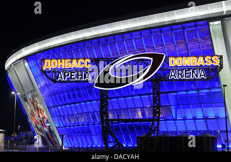 Donbass Arena in Donezk, Ukraine, 13. Dezember 2011 beleuchtet. Das Stadion ist das Spielfeld der Fußballverein Schachtar Donezk und Gastgeber der UEFA Fußball-Europameisterschaft im Jahr 2012. Foto: Jens Kalaene Stockfoto