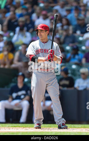 Milwaukee, Wisconsin, USA. 10. Juli 2013. 10. Juli 2013: Cincinnati Reds erster Basisspieler Joey Votto #19 Stufen bis auf den Teller in der Major League Baseball Game zwischen den Milwaukee Brewers und den Cincinnati Reds im Miller Park in Milwaukee, Wisconsin. Rottöne besiegte die Brauer 6-2. John Fisher/CSM. Bildnachweis: Csm/Alamy Live-Nachrichten Stockfoto