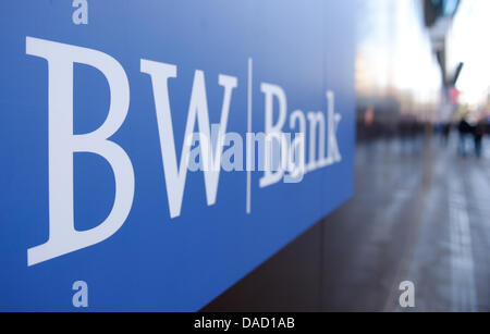 Das Logo der BW-Bank in Stuttgart, Deutschland, 30. Dezember 2011 abgebildet. Deutscher Unternehmer Egon Geerkens der Kontakt zwischen der Bank und der deutsche Bundespräsident Christian Wulff für einen Kredit im Namen Wulff handeln hergestellt, offenbarten die BW-Bank in Stuttgart, Freitag, 30. Dezember 2011. Die Bank weiter erklärte, dass Wulff Kontakt mit der Bank im Herbst 2009 auf dem Tempelschein kam hatte Stockfoto