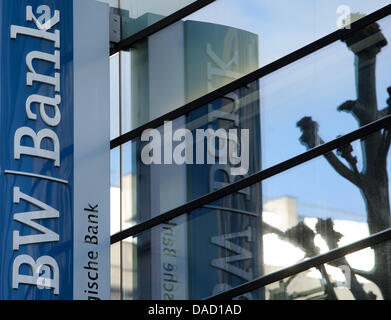 Das Logo der BW-Bank in Stuttgart, Deutschland, 30. Dezember 2011 abgebildet. Deutscher Unternehmer Egon Geerkens der Kontakt zwischen der Bank und der deutsche Bundespräsident Christian Wulff für einen Kredit im Namen Wulff handeln hergestellt, offenbarten die BW-Bank in Stuttgart, Freitag, 30. Dezember 2011. Die Bank weiter erklärte, dass Wulff Kontakt mit der Bank im Herbst 2009 auf dem Tempelschein kam hatte Stockfoto