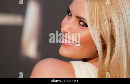 Schauspielerin Sophia Thomalla kommt für den deutschen Fernsehpreis im Coloneum in Köln, 2. Oktober 2011. Dem deutschen Fernsehpreis wird in zwölf Kategorien vergeben. Foto: Rolf Vennenbernd Stockfoto