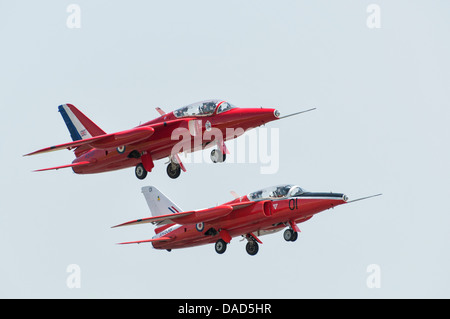 Zwei Vintage Folland Gnat militärischen Jet-Trainer, die Mücke Display Team take off in der Bildung auf der RAF Waddington Air Show 2013 Stockfoto