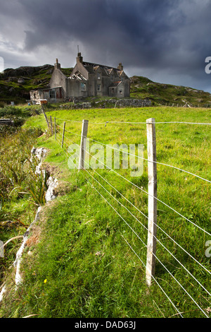 Croft unter Gewitterhimmel in der Township von Manish aufgegeben, an der Ostküste der Insel Harris, äußeren Hebriden, Schottland Stockfoto