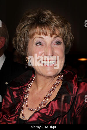 Der niederländischen Prinzessin Margriet besucht die Gala VIER40 Introdans in der Schouwburg Theater in Arnhem, Niederlande, 7. Oktober 2011. Foto: Patrick van Katwijk Stockfoto