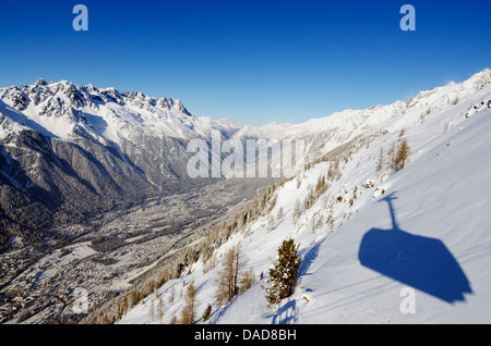 Blick von der Seilbahn Aiguille du Midi Chamonix, Haute-Savoie, Französische Alpen, Frankreich Stockfoto