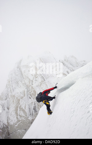 Eisklettern Sie am Aiguille du Midi Chamonix, Haute-Savoie, Französische Alpen, Frankreich, Europa Stockfoto