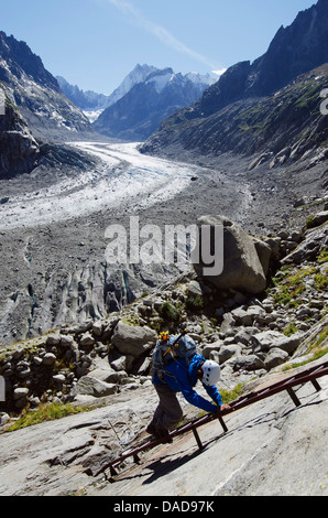 Kletterer am Gletscher Mer de Glace, Chamonix, Haute-Savoie, Französische Alpen, Frankreich Stockfoto