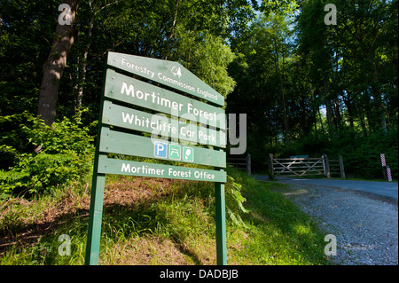 Mortimer Wald Willkommen Schilder, Whitcliffe, in der Nähe von Ludlow, Shropshire, England. Stockfoto