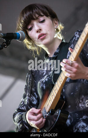 Segrate Mailand Italien. 9. Juli 2013. Die englischen Indie-folk-Band Tochter führt live im Circolo Magnolia während un Altro Festival 2013" Credit: Rodolfo weitertransferiert/Alamy Live News Stockfoto