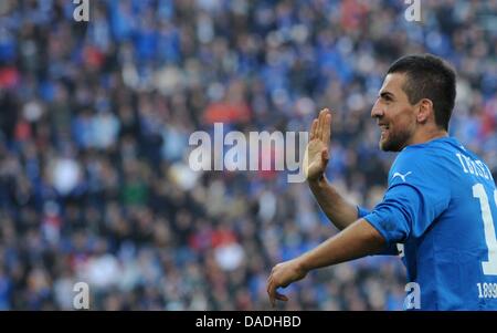 Hoffenheim Vedad Ibisevic feiert seinen 1:0 während der Fußball-Bundesligaspiel TSG 1899 Hoffenheim vs. Borussia Mönchengladbach in der Rhein-Neckar-Arena in Sinsheim, Deutschland, 22. Oktober 2011. Foto: Marijan Murat Stockfoto