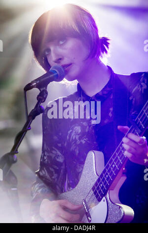 Segrate Mailand Italien. 9. Juli 2013. Die englischen Indie-folk-Band Tochter führt live im Circolo Magnolia während un Altro Festival 2013" Credit: Rodolfo weitertransferiert/Alamy Live News Stockfoto