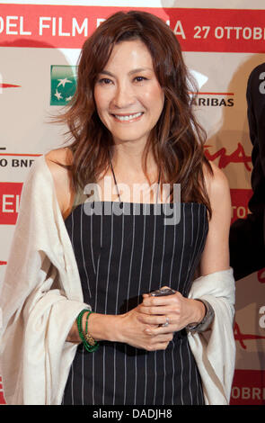 In Hongkong ansässige malaysische Schauspielerin Michelle Yeoh besucht den Fototermin des Films "The Lady" während des 6. internationalen Rome Film Festival im Auditorium Parco Della Musica in Rom, Italien, 27. Oktober 2011. Foto: Hubert Boesl Stockfoto