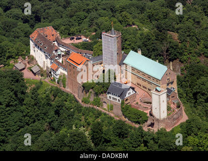 (DATEI) Eine Archivfoto vom 9. Juni 2008 zeigt Wartburg bei Eisenach, Deutschland. Die Geschichte von Eisenach ist eng verbunden mit Martin Luther: Luther übersetzte das neue Testament aus dem griechischen original ins Deutsche hier von Mai 1521 bis März 1522. 31 Oktober 1517 Luther seine 95 Thesen veröffentlichte Tag gilt als Tag der Reformation und in diesem Jahr auf Reformation da Stockfoto