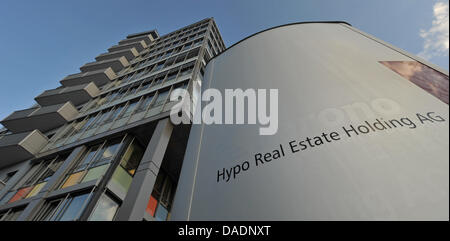 Datei - eine Archiv Bild datiert 25. März 2010 zeigt die zentrale der Hypo Real Estate (HRE) in Unterschleißheim bei München. Nach der Entdeckung eines Berechnungsfehler 55,5 Milliarden Euro in die bad Bank der verstaatlichten Hypo Real Estate, ist die HRE selbst unterliegen schärfer geworden. Laut Finanzexperten übernahm HRE einen großen Teil der Datenverarbeitung o Stockfoto