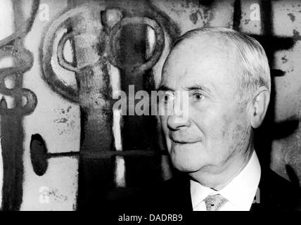 Spanischen Künstlers Joan Miró im Jahr 1955. Porträt von Fotograf Fred Stein (1909 – 1967), die 1933 aus Nazideutschland nach Frankreich emigriert und schließlich in die USA. Stockfoto