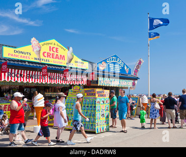 Strand Strand nehmen Sie auswärts essen Anbieter am Meer Snack-Bars und Eisstand in Skegness Lincolnshire England UK GB EU Europa Stockfoto