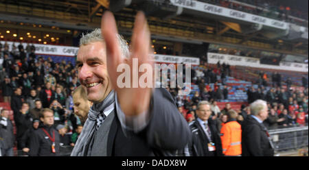 Hannovers Trainer Mirko Slomka feiert nach dem Gewinn der Champions League-Gruppe B Kopf Spiel FC Kopenhagen Vs Hannover 96 im Parken-Stadion in Kopenhagen, Dänemark, 3. November 2011. Foto: Peter Steffen Dpa +++(c) Dpa - Bildfunk +++ Stockfoto