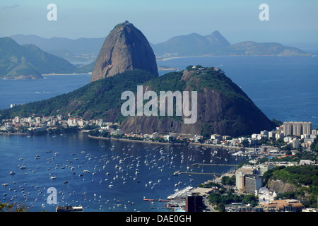 Zuckerhut in Rio De Janeiro Brasilien-Blick auf die Guanabara-Bucht und Urca Nachbarschaft Stockfoto