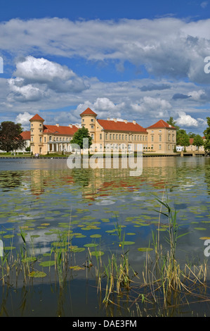 Schloss Rheinsberg und Grienericksee in Brandenburg, Deutschland. Stockfoto