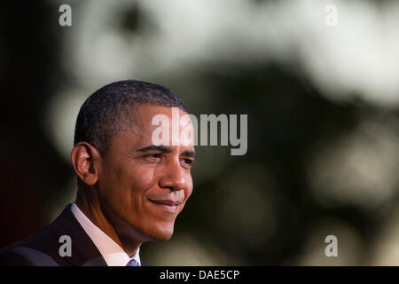 US-Präsident Barack Obama besucht eine Pressekonferenz nach der Schließung Plenarsitzung des asiatisch-pazifischen wirtschaftlichen Zusammenarbeit (APEC)-Gipfels im JW Marriott Hotel in Honolulu, USA, 13. November 2011. Foto: Kent Nishimura / Pool über CNP Stockfoto