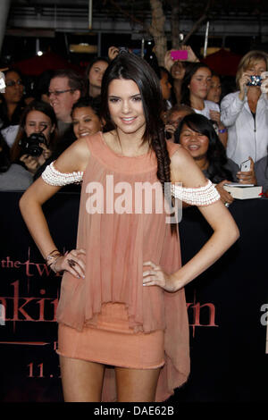 US Modell und Fernsehapparat Beschaffenheit Kendall Jenner kommt für die Weltpremiere von "The Twilight Saga: Breaking Dawn - Teil 1: im Nokia Theatre L.A. Live in Los Angeles, USA, 15. November 2011. Foto: Hubert Boesl Stockfoto