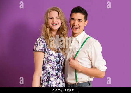 Porträt eines jungen Paares lächelnd Stockfoto