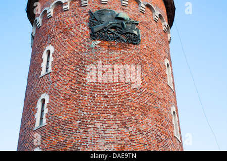 Ein Bild des Backstein-Leuchtturm aus dem zweiten Weltkrieg in Kolobrzeg. Polen Stockfoto