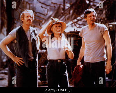 Mike Farrell, Loretta Swit und Alan Alda, am Set der Fernsehserie M * A * S * H, 1983 Stockfoto