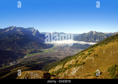 Blick vom Rosswanken zum Wetterstein Berggruppe mit Alpspitze und Zugspitze, Deutschland, Bayern, Oberbayern, Oberbayern, Garmisch-Partenkirchen Stockfoto