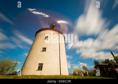 Windmühle in Bewegung in langen Belichtungszeit, Syrau, Vogtland, Sachsen, Deutschland Stockfoto