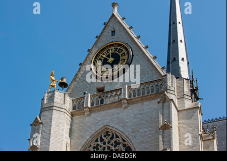 Jacquemart / Bellstriker / Jack der Uhr / Uhr in der St. Peter Kirche / Sint-Pieterskerk, Leuven / Louvain, Belgien Stockfoto