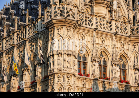 Das gotische Rathaus im brabantischen spätgotischen Stil auf dem Grote Markt / Main Market square, Leuven / Louvain, Belgien Stockfoto