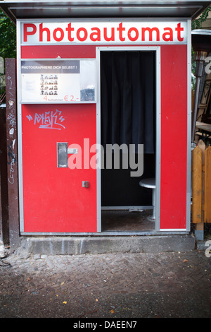 Altmodisch Photoautomat, rot Stockfoto