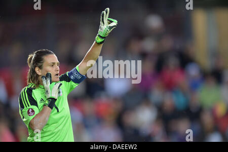 Växjö, Schweden. 11. Juli 2013. Deutsche Torhüter Nadine Angerer reagiert während der UEFA Women's EURO 2013 Gruppe B Fußballspiel zwischen Deutschland und den Niederlanden an der Växjö Arena in Växjö, Schweden, 11. Juli 2013. Foto: Carmen Jaspersen/Dpa/Dpa/Alamy Live News Stockfoto