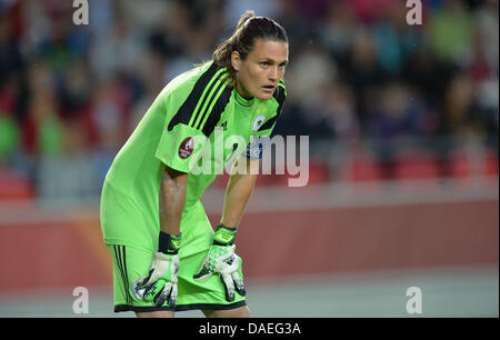 Deutschen Torhüter Nadine Angerer reagiert während der UEFA Women's EURO 2013 Gruppe B Fußballspiel zwischen Deutschland und den Niederlanden an der Växjö Arena in Växjö, Schweden, 11. Juli 2013. Foto: Carmen Jaspersen/dpa Stockfoto