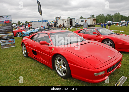 Einen roten Ferrari auf dem Display an der Bromley Pageant des Autofahrens in Norman Park Bromley, Kent Stockfoto