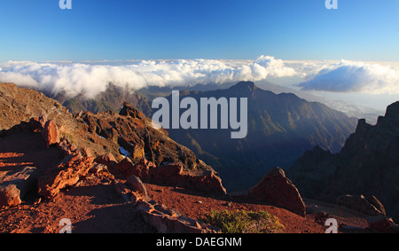 Blick von der Roque de Los Muchachos in die Caldera de Taburiente, Kanarische Inseln, La Palma, Nationalpark Caldera Taburiente, Puntagorda Stockfoto