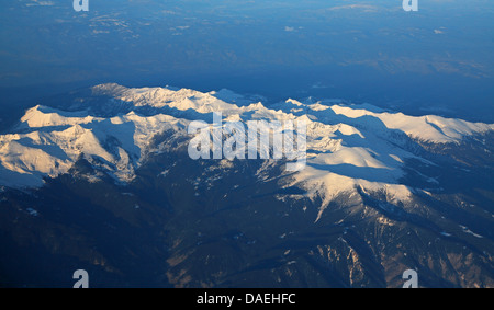 Luftbild auf tief verschneiten Durmitor Berge, Montenegro Stockfoto